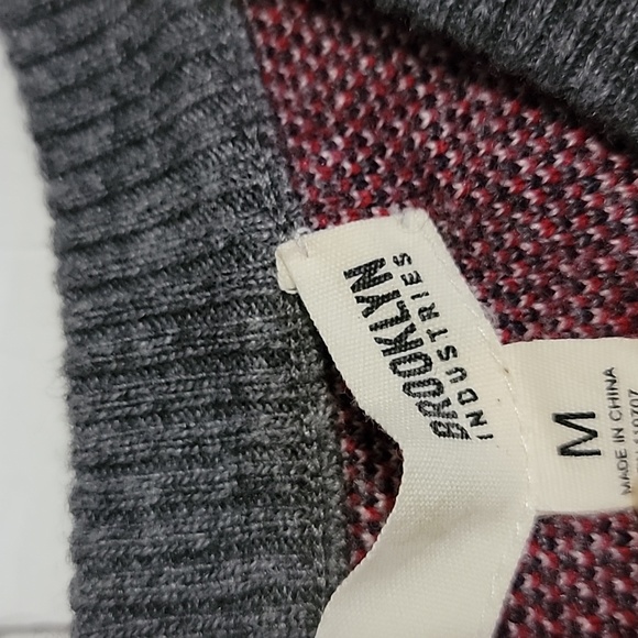 BROOKLYN INDUSTRIES SWEATER / SIZE M. - Picture 4 of 12